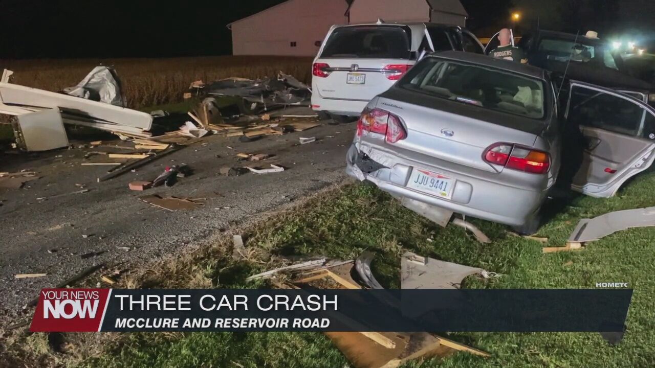 Three vehicle crash blocks Allen County intersection